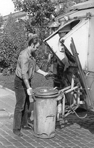 Entsorgung in den 70er Jahren mit Ringtonnen